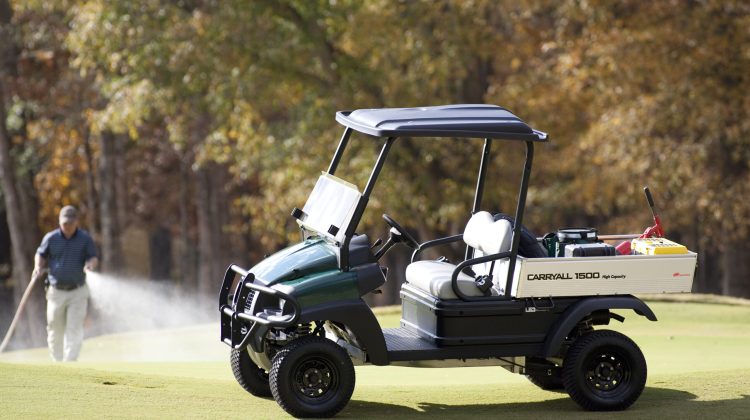 Carryall 1500 2WD Spraying Image